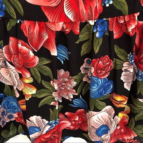 3/$25 Cherish Bell Sleeve Tie Back Floral Blouse .Size M - Picture 6 of 9